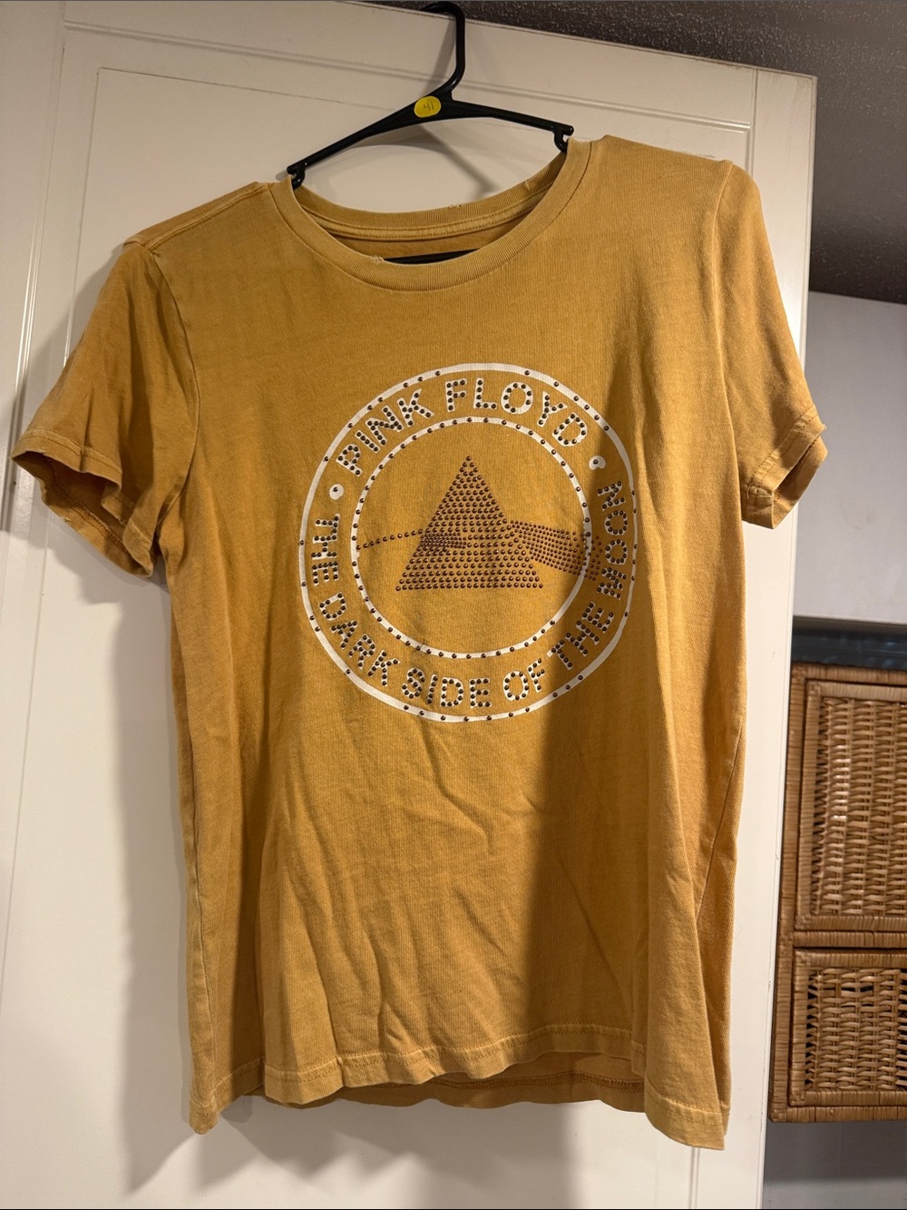 Pink Floyd Short Sleeve Graphic Tee - Mustard size small 8:6🎶